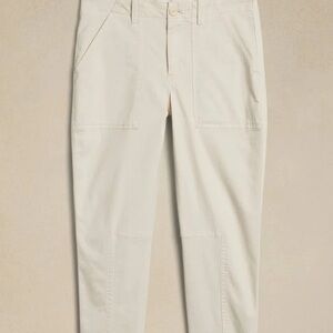 Banana Republic off-white mid-rise slim cargo pants (size 2)